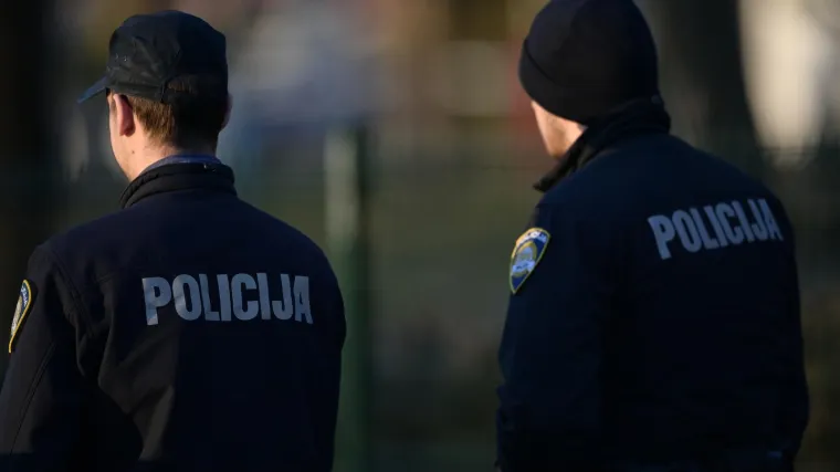 U stravičnoj nesreći poginuo motociklist: Počeo je obilaziti auto kada je vozačica započela skretati