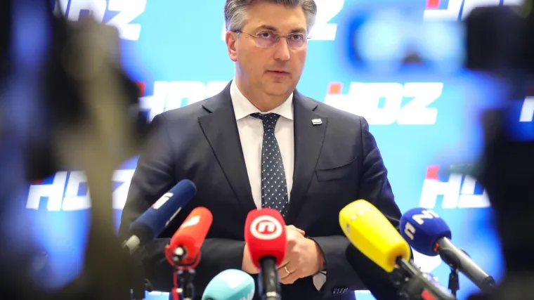 Premijer tajnovit oko rekonstrukcije vlade: 'Smatram da je dobro napraviti određene promjene, osnažiti vladu'