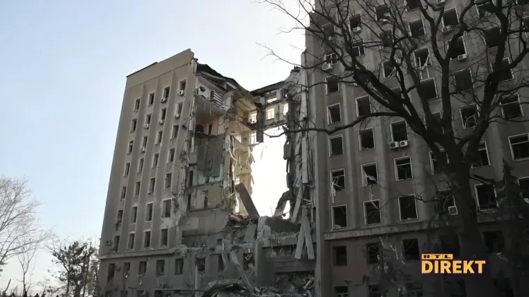 Nije Putin odustao od Kijeva, Ukrajinci su ga obranili. A i puca se i dalje. A ono kad se 'povlačio' s 'vojnih vježbi'?