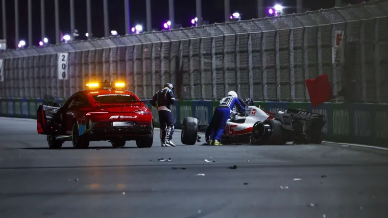 Skoro ni&scaron;ta nije ostalo čitavo: Ogromna cifra za popravak Schumacherovog bolida nakon te&scaron;ke nesreće