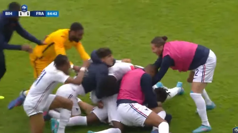 Mlada reprezentacija BiH držala Francusku u nokautu golom Hajdukovog bisera, a onda &scaron;okantno ostala bez Europskog prvenstva