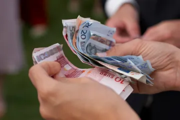 Hrvati navalili  i masovno kupuju eure: Stručnjaci objašnjavaju da iza toga stoji nekoliko razloga