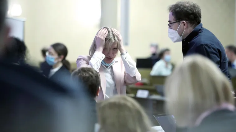 VIDEO/FOTO Zvuk sirene upla&scaron;io zagrebačke zastupnike, pogledajte njihovu reakciju