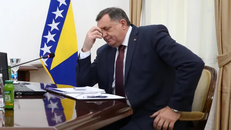 Novi gaf u predsjedni&scaron;tvu BiH. Dodik dao suglasnost da vojni helikopter gasi požare u Hercegovini, njih već ugasila ki&scaron;a