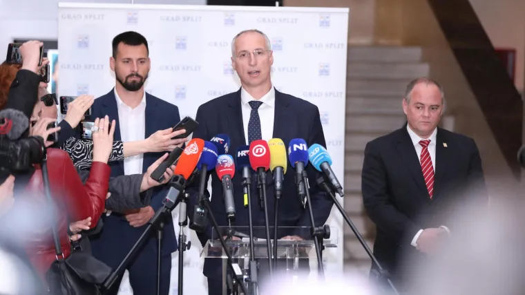 Puljak: 'Ivo&scaron;evića se ne odričem, on nije teret. Ostavke ćemo uručiti idući tjedan'. Ivo&scaron;ević: 'Ja se educiram'