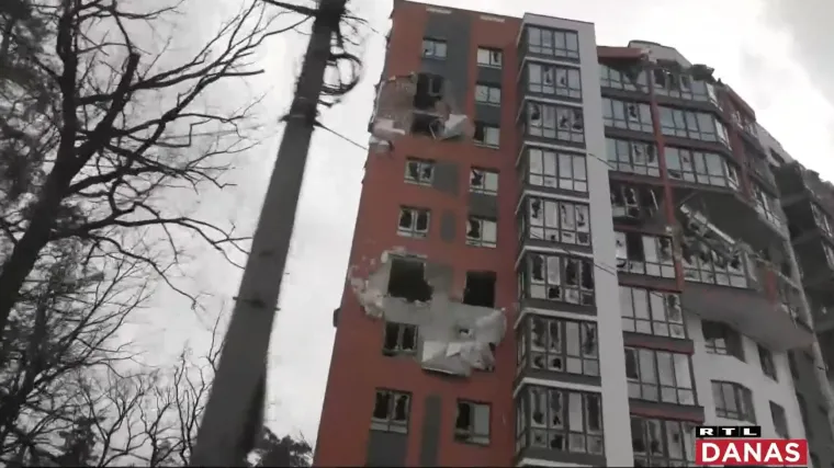 U plamenu i ruska naftna postrojenja. Rusi optužuju Ukrajince za napad na svoj teritorij, pregovori se nastavljaju, a mrtvi se i dalje broje