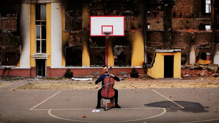 VIDEO Rusi razaraju Harkiv, on i dalje svira. Violončelist Karačevtsev izvodi Bacha na jezivo praznim ulicama: 'Volim svoj herojski grad'