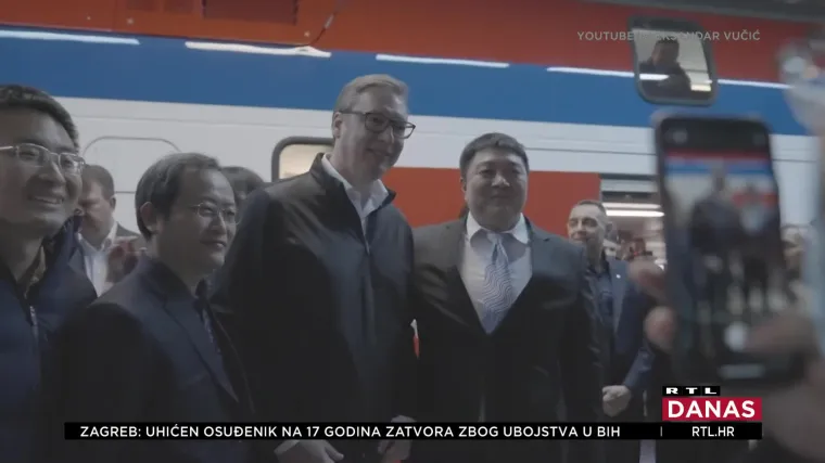 Kad se ple&scaron;e kolo, kad se pokvari autobus tu je i Aleksandar Vučić