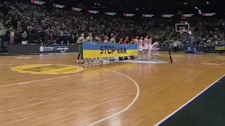 Ko&scaron;arka&scaron;i Zvezde odbili držati natpis 'Zaustavite rat', deset tisuća Litavaca im poslalo jasnu poruku