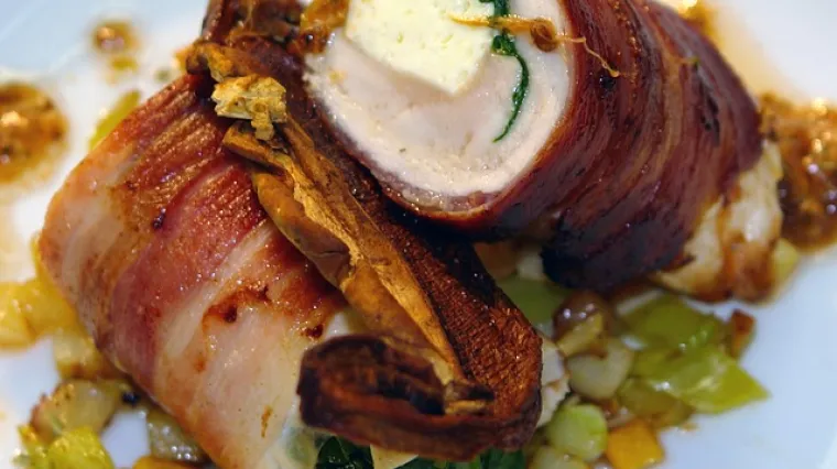 Kako se priprema rolana piletina s pancetom?