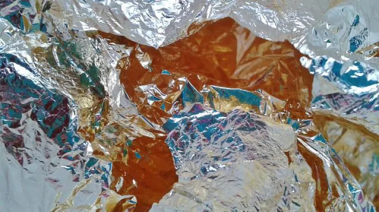 Smije li alu folija u mikrovalnu?