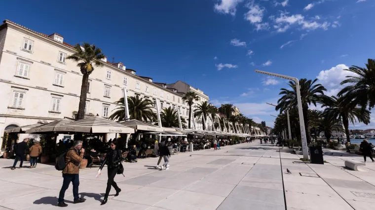 Vlasnik hrvatskog restorana objavio oglas za radnike i izazvao burne reakcije: Plaća i uvjeti mnoge su razljutili