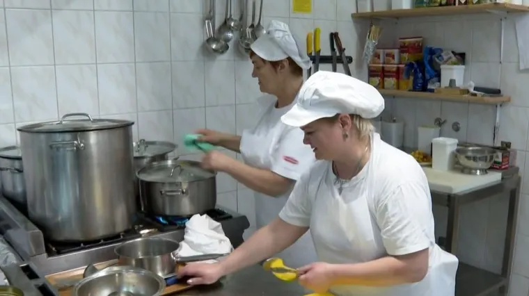 Poznati lički ugostitelj primio 250 ukrajinskih izbjeglica, a neke je već i zaposlio: 'Kuhar kuhara razumije'