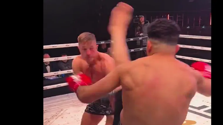 Malo je pretjerao: Marokanac brutalnim udarcem 'zaledio' rivala pa ga dokrajčio na &scaron;okantan način