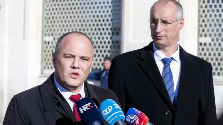 Puljkov zamjenik: 'Ostavku ću dati tek kad ih i cijela oporba podnese'. Puljak odgovara: 'Možda je bio nesporazum'