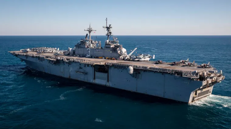 Procurile informacije o novom uznemirujućem incidentu, američki ratni brod vrebala dva NLO-a!