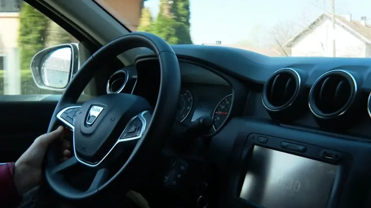 Profesori zbog posla putuju i vi&scaron;e od 100 kilometara na dan. Cijena goriva baca ih u očaj, a država ne reagira