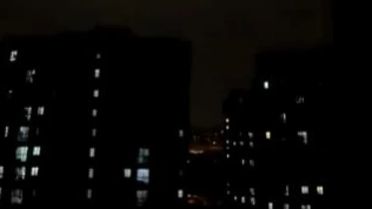 VIDEO Građani &Scaron;angaja iza&scaron;li na balkone pa dobili upozorenje s neba: 'Zatvorite prozore i prestanite pjevati'