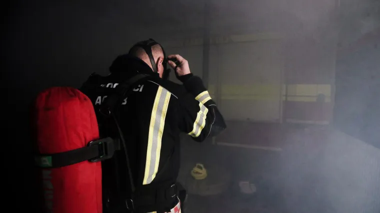 Mu&scaron;karac lažno prijavio požar na obiteljskoj kući: Nije mu prvi put, a zbog 'neslane &scaron;ale' prijete mu do tri godine zatvora