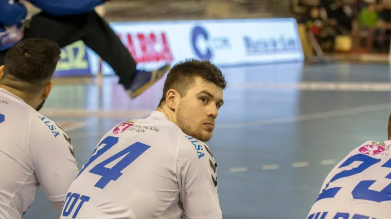 Izvor blizak hrvatskom rukometa&scaron;u:  'Bori se za život, u bolnicu doveden sa zastojem srca'