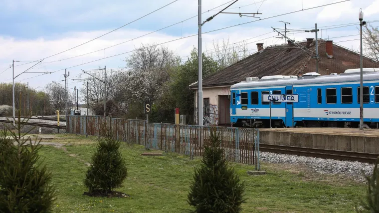 Zadobila teške ozlijede: U Dugom Selu na 23-godišnjakinju naletio putnički vlak