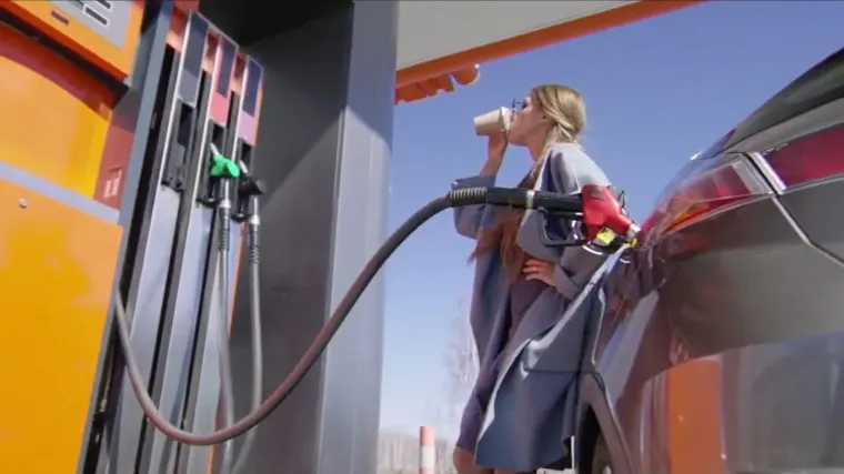 Bezbrižni Europljani koji toče gorivo, zatim mrtva tijela: Zelenski potresnim videom uputio jasnu poruku građanima EU