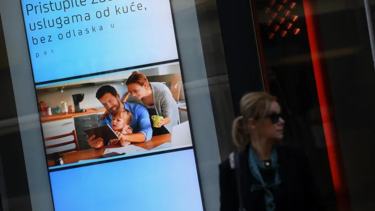 Zbog jednog propisa neke banke klijente 'tjeraju' na fizički dolazak u poslovnicu: 'Nepokretna sam i imam internet bankarstvo'