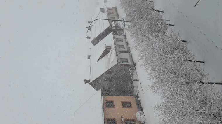 Nije &scaron;ala, u Hrvatskoj pada snijeg: Zabijelio se dio zemlje, a ponegdje ga već ima i vi&scaron;e od 10 centimetara