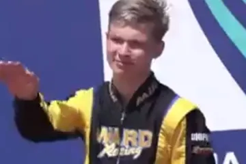 Dok je svirala himna ruski sportaš salutirao kao fašist pa se opravdavao. U njegovo objašnjenje nitko ne vjeruje
