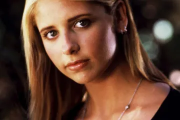 Omiljena slatkica 90-ih osvojila je svijet kao omiljena ubojica vampira, a i poslije toliko vremena izgleda potpuno jednako