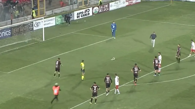 Pogledajte najluđu utakmicu sezone: Sto minuta kaosa, osam golova, neredi navijača i jedna prijetnja smrću!