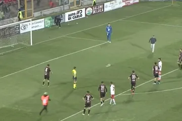 Pogledajte najluđu utakmicu sezone: Sto minuta kaosa, osam golova, neredi navijača i jedna prijetnja smrću!