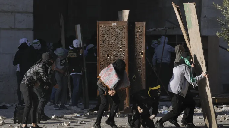 U Jeruzalemu Palestinci gađali izraelsku policiju kamenjem. Izraelski napadi iz zraka kod glavnog grada Sirije