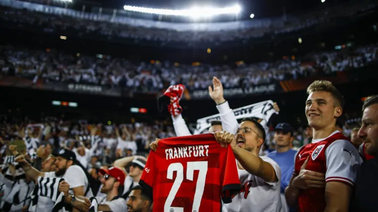 &Scaron;to se sinoć dogodilo na Camp Nou? Navijači Eintrachta 'oteli' stadion, Laporta se osjeća osramoćeno