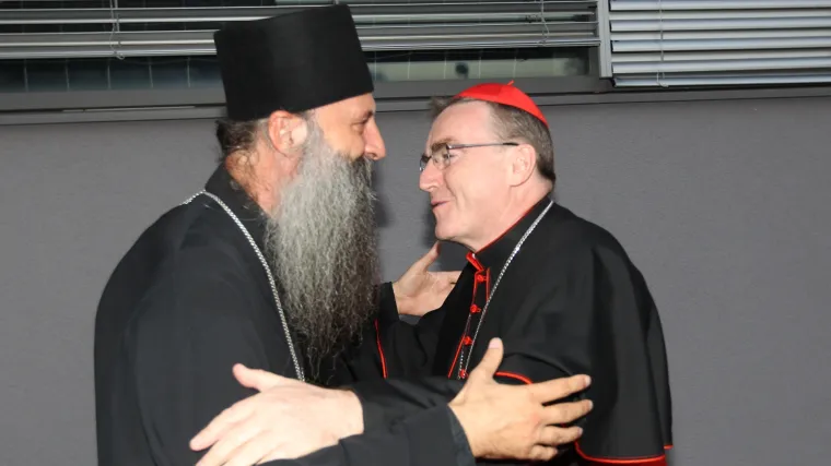 Katolicima Uskrs čestitao Bozanić, istaknuo Ukrajinu. Čestitao im i Porfirije, bez obzira &scaron;to 'svijet sav u zlu leži...'