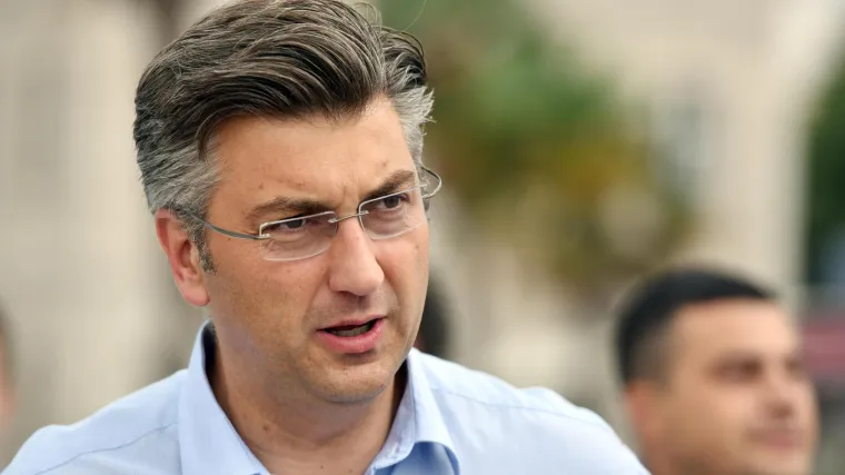 Plenković na uskrsnoj misi: 'Ovo je vrijeme kada u miru svi skupa možemo propitkivati ono &scaron;to radimo'