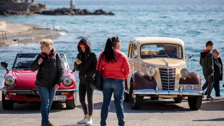 Oldtimeri na opatijskom kupalištu Slatina oduševili posjetitelje: Pogledajte ove uglancane limene ljubimce