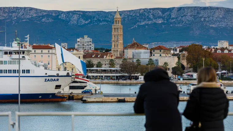 Od ponoći stižu nova poskupljenja! Rastu cijene gotovo svih linija: 'To je u redu za strance, ali za domaće ljude nije'
