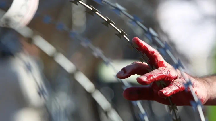 Rastezao žilet žice po &scaron;umama pa na jednu zapeo motociklist, a ispred vikendice ukopao dvije mine i prekrio ih li&scaron;ćem