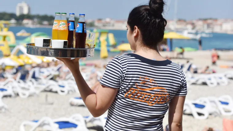 Plaća konobara iz Banja Luke u Medulinu? Iznenadit ćete se koliko mogu zaraditi tijekom ljeta, a gdje je jo&scaron; 'manča'...