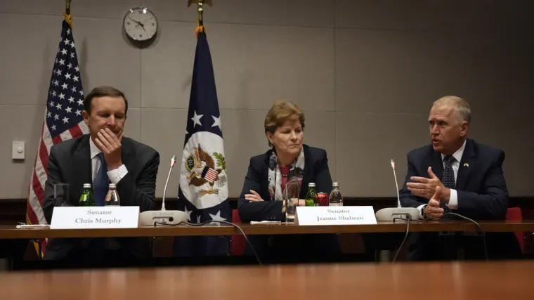 Američki senatori u Beogradu: 'Očekujemo da se Srbija prilagodi politici EU'. Poručili da posjetom pokazuju kolika je važnost Balkana za SAD