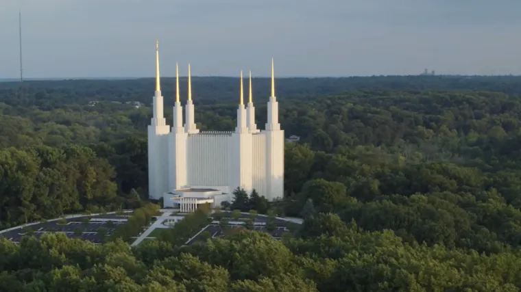 VIDEO Mormonski bijeli hram sa zlatnim tornjevima otvara vrata: U luksuznu unutra&scaron;njost s pozlatama smije se samo u bijelim papučama