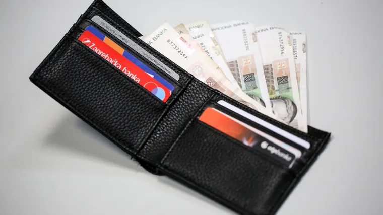 Muljatorica tijekom 20 godina primila 1,3 milijuna kuna braniteljske penzije. Tvrdila da je bila nevjenčana supruga branitelja