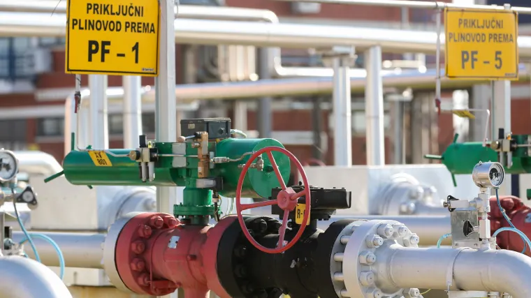 Zbog divljanja cijena propala dva gradska opskrbljivača plinom i to u SL. Brodu te Ivanić Gradu. Opskrbu preuzeo HEP