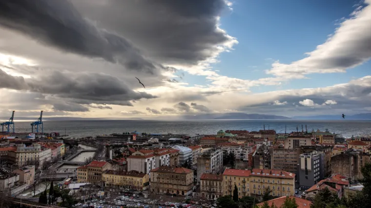 Promjenjivo i toplo: Za vikend će ugrijati južina, ali svejedno uz sebe imajte ki&scaron;obran!