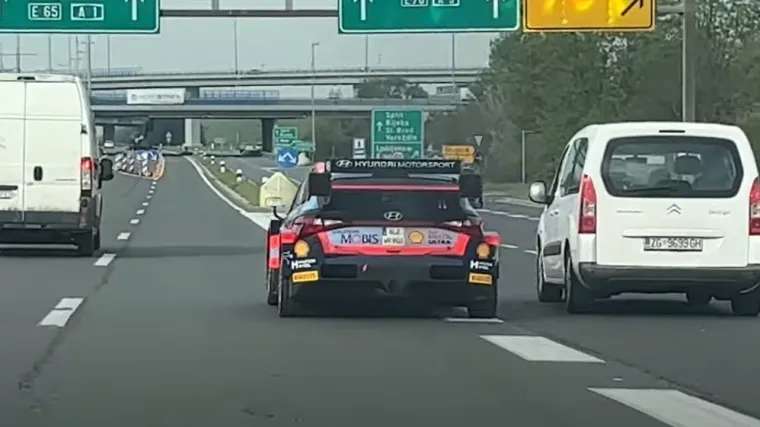 Reli zvijezda &scaron;okirala pona&scaron;anjem na cesti: Oduzeo je prednost vozaču, pre&scaron;ao preko pune linije...