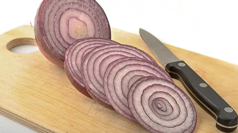 Soda bikarbona i dinstanje luka - koja je poveznica?