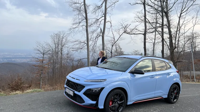 Susjedi su me mrzili zbog auspuha, ja sam se osjećala kao u tenku, a onda sam stisnula N pa se zvijer probudila