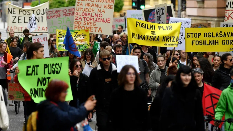 Sa zagrebačkih ulica poslana ozbiljna poruka: 'Jedina nada je klimatska pravda, a solucija je revolucija'
