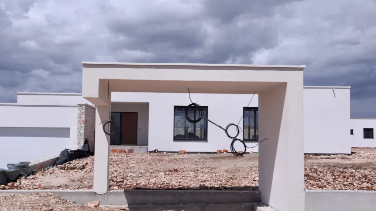 FOTO Pogledajte luksuznu vilu braće Mamić koja je niknula u Ljubu&scaron;kom: Djelomično obložena kamenom, kamena ograda...